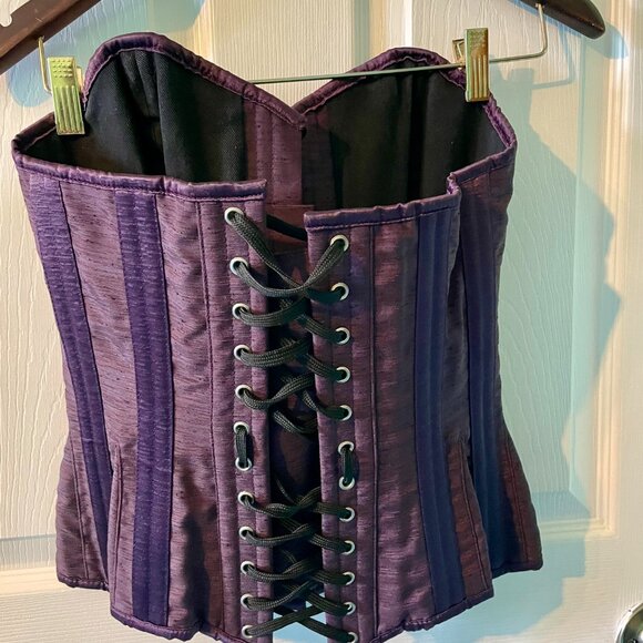 Vintage Overbust Corset - Picture 6 of 7